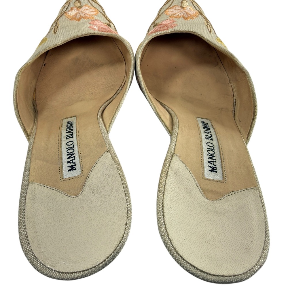 VERY RARE Manolo Blahnik Beige Embroidered Floral Mules - Picture 8 of 13